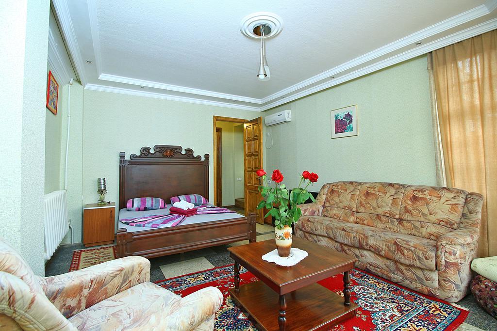 Babilina Hotel Tbilisi Esterno foto