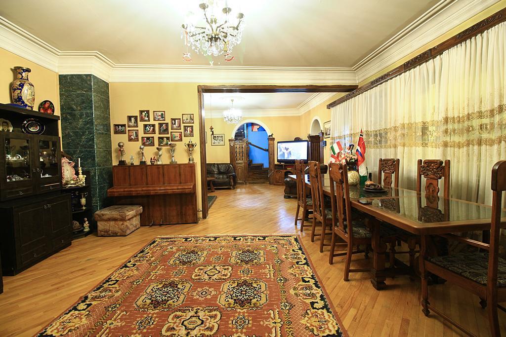 Babilina Hotel Tbilisi Esterno foto